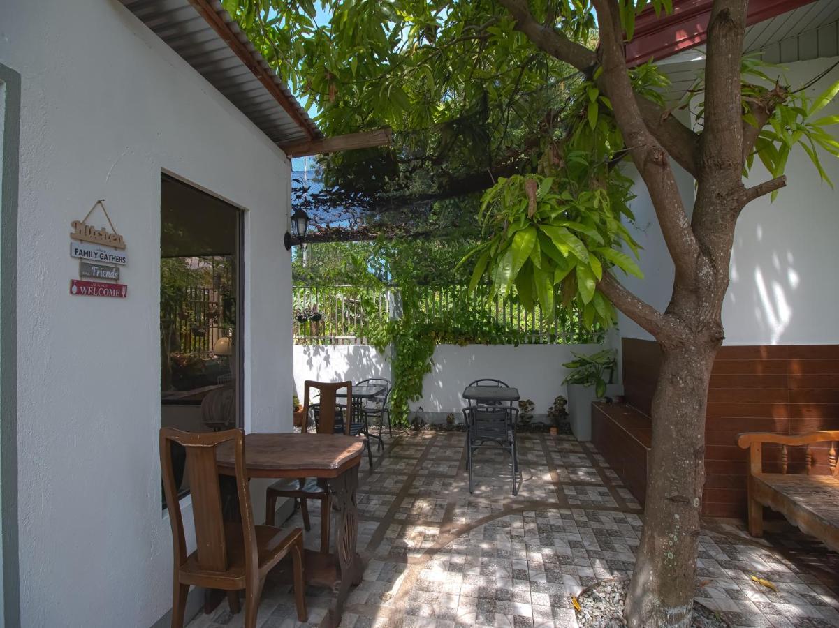 Oyo 771 Darius' Residences Moalboal Exterior foto