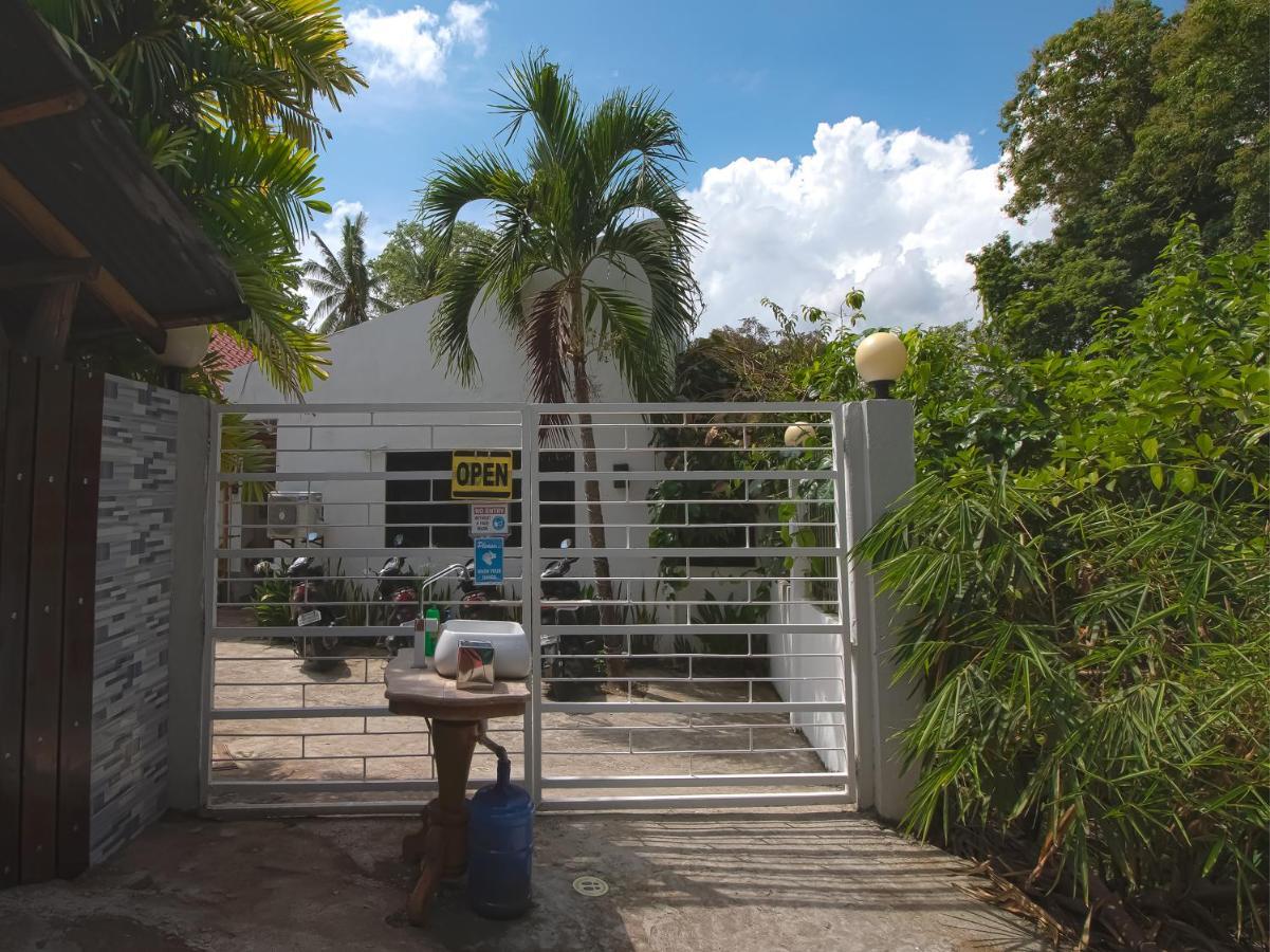 Oyo 771 Darius' Residences Moalboal Exterior foto
